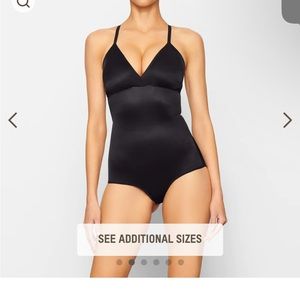 Worn once Skims BARELY THERE BODYSUIT BRIEF W/ SNAPS size L